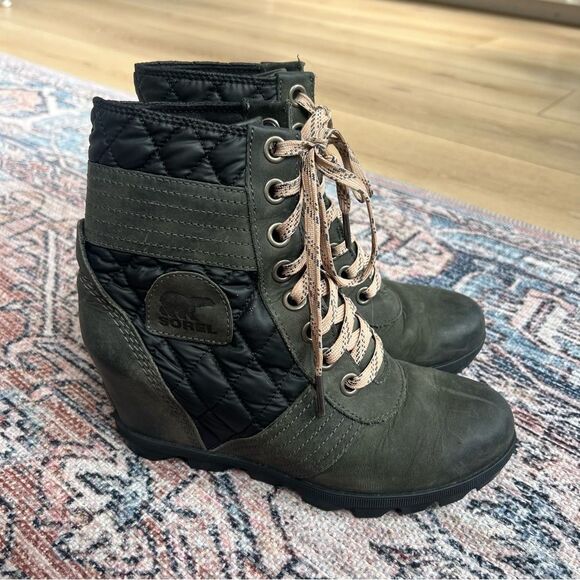 Sorel Lexi Wedge Boot Olive Green and Black Quilted Leather Ankle Boots Size 8 - Picture 2 of 10